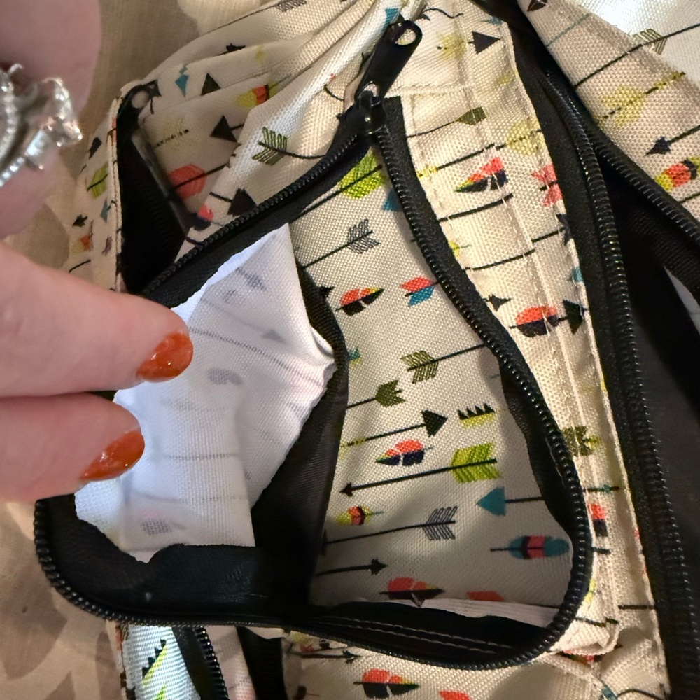 Kavu White & Multicolor Rope Sling Bag w/ Adjustable crossbody strap - Picture 6 of 7